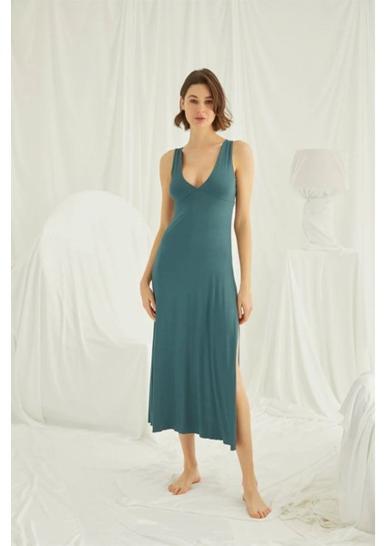 Kadın Yeşil Göğüs ve Sırt Dekoteli Brode Dantelli Yırtmaçlı Gecelik 19300 fiyatları