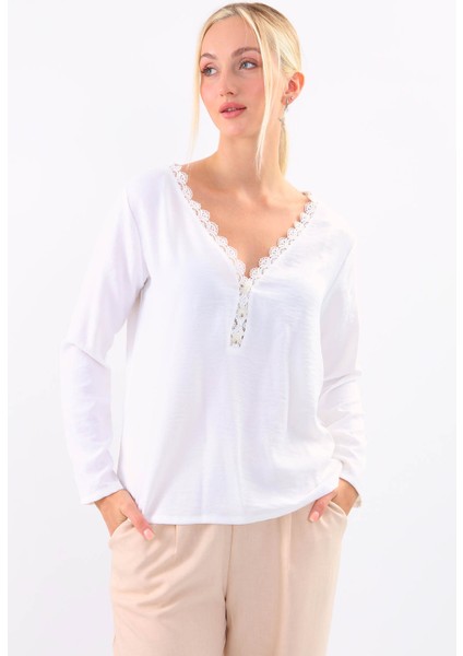 Yakası Güpürlü Önü Düğmeli Bluz fiyatları