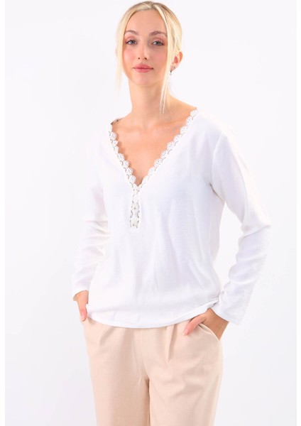 Yakası Güpürlü Önü Düğmeli Bluz modelleri