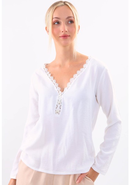 Yakası Güpürlü Önü Düğmeli Bluz fırsatları