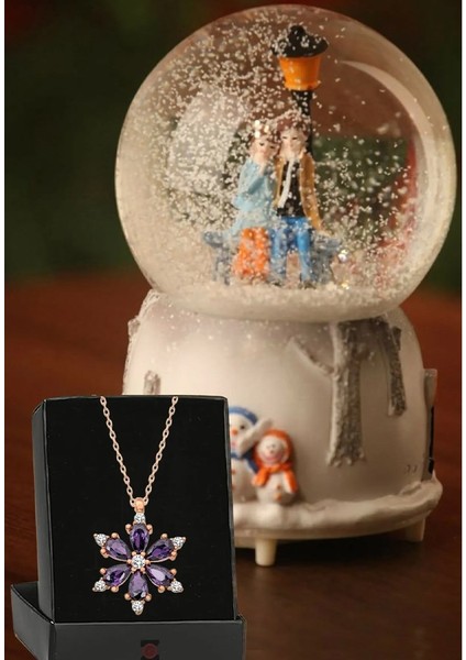 Romantik Aşıklar Orta Boy Işıklı Müzikli Kar Küresi ve Lotus Çiçeği Kolye
