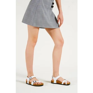 Brendi Tek Parmak Beyaz Süet Sandalet