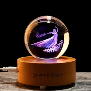 Kişiye Özel Işıklı Ahşap Kaideli Elsa Temalı Cam Küre 8cm*6cm
