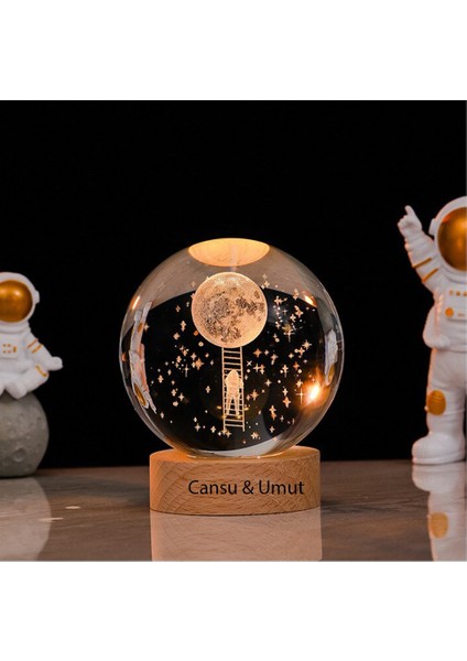 Işıklı Ahşap Kaideli Aya Çıkan Astronot Cam Küre 8cm*6cm