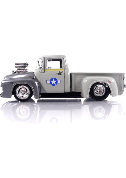 Street Fighter 1956 Ford Pickup Araç ve Guile Figür, Serbest Tekerlekli, Açılabilir Parçalı, 1:24