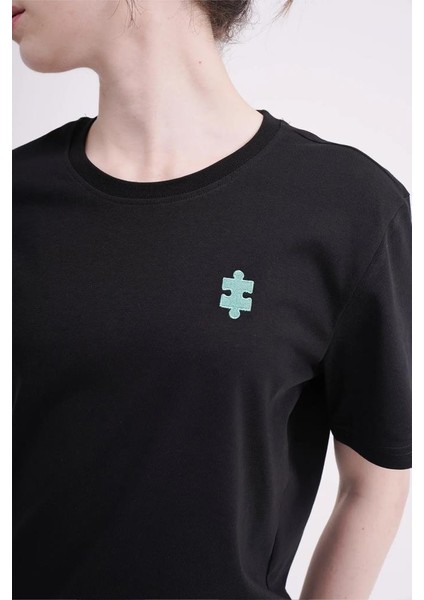 23SCTS235U Puzzle Nakışlı Bisiklet Yaka Siyah Tshirt modelleri