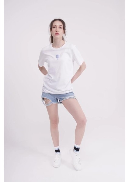 23SCTS240U Uçan Balon Nakışlı Bisiklet Yaka Beyaz Tshirt indirimleri