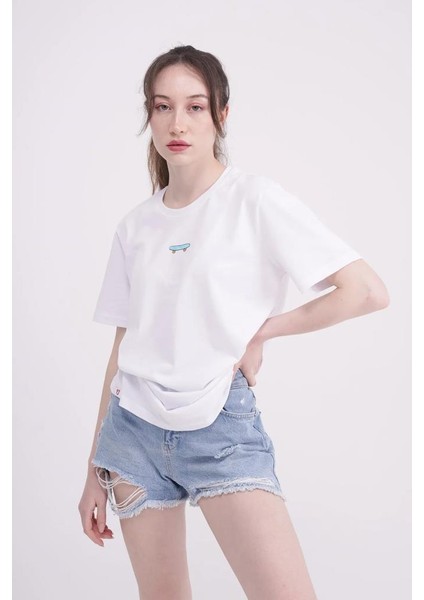 23SCTS225U Kaykay Nakışlı Bisiklet Yaka Beyaz Tshirt fırsatları