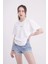 23SCTS225U Kaykay Nakışlı Bisiklet Yaka Beyaz Tshirt 4