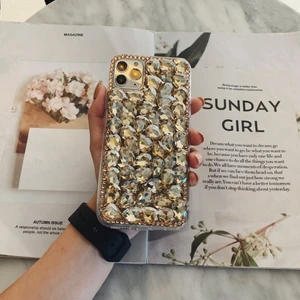 Gökkuşağı Bilişim Apple Iphone 13 / 14 Uyumlu Crystal Taşlı Lux Kokoş Kılıf