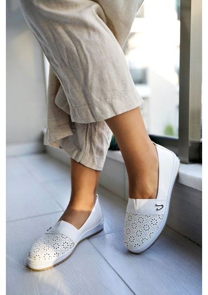 Ortopedik Taban V Tokalı Beyaz Lazerli Kadın Ayakkabı modelleri