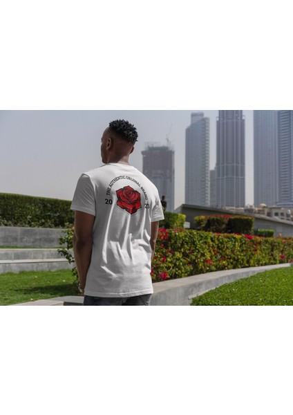 Gül Sırt Baskılı Desenli %100 Pamuk Beyaz Erkek T-Shirt
