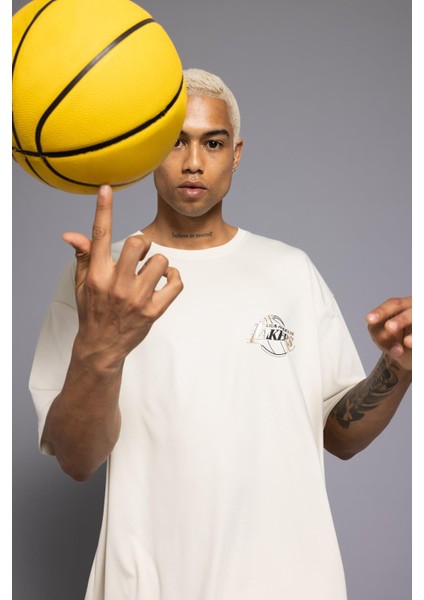 Fit NBA Los Angeles Lakers Oversize Fit Bisiklet Yaka Kısa Kollu Tişört A6753AX23HS fiyatları