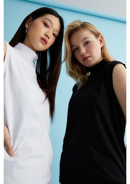 2’li Paket Balıkçı Yaka Kolsuz Bluz Seti - Siyah ve Beyaz modelleri