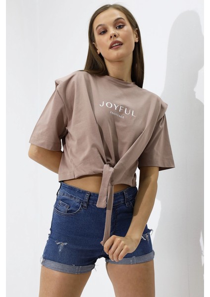 Kadın Bej Yazı Baskılı Oversize Vatkalı Bel Detay Örme T-Shirt HZL23S-DSB120231 fiyatları