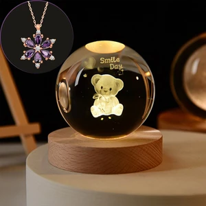 Keyfim Shop Kişiye Özel Dekoratif Işıklı Ahşap Kaideli Ayıcık Tasarımlı 3D Cam Küre ve Lotus Çiçeği Kolye