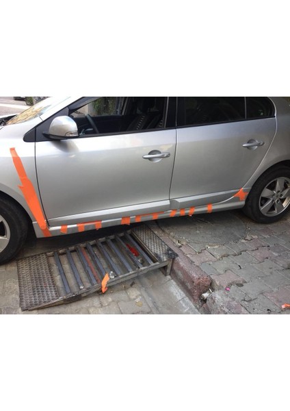 Renault Fluence Yan Marşpiyel (Plastik)