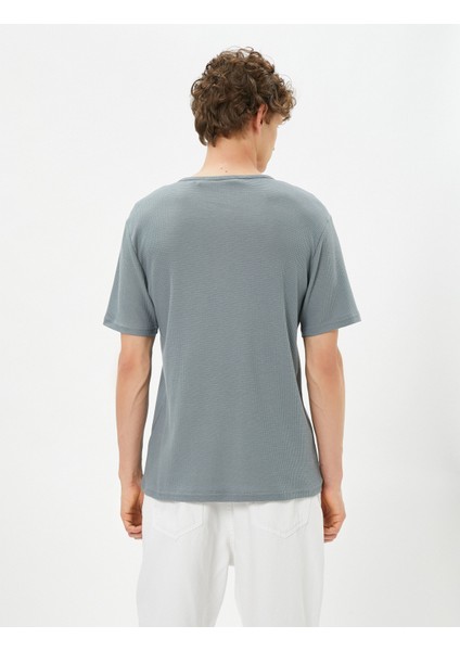 Basic Tişört Bisiklet Yaka Düğme Detaylı Dar Kesim Pamuklu fırsatları