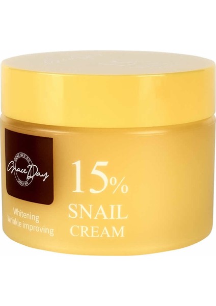 %15 Salyangoz Mukus Içeren Yenileyici Nemlendirici Krem Snail %15 Cream