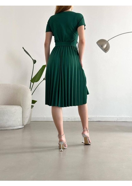 Eteği Pileli Beli Kuşaklı Krep Kumaş Elbise (Renkli) fırsatları