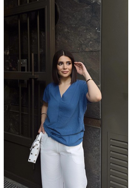 Indigo V Yaka, Kısa & Yarasa Kol, Kendinden Dokulu Kumaş, Basic Kalıp/kesim, Salaş Bluz & T-Shirt