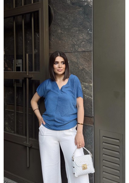 Indigo V Yaka, Kısa & Yarasa Kol, Kendinden Dokulu Kumaş, Basic Kalıp/kesim, Salaş Bluz & T-Shirt