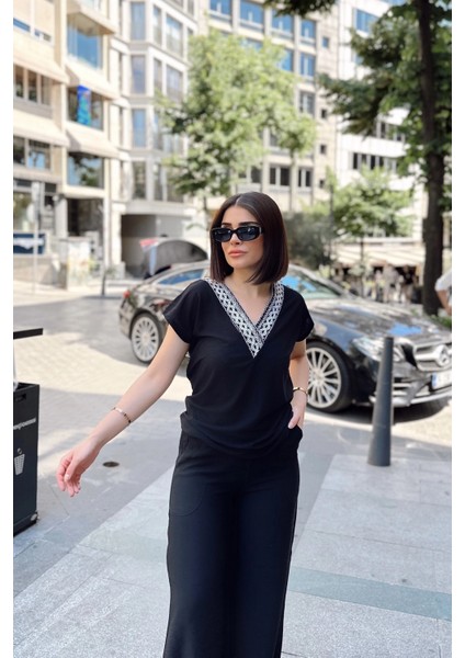 Siyah V Yaka, Kısa Kol, Kendinden Dokulu Kumaş, Salaş & Rahat Kalıp/kesim, Garnili Bluz & T-Shirt modelleri