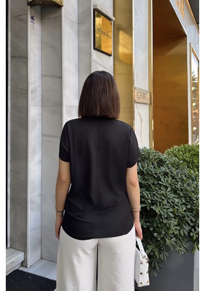 Siyah V Yaka, Kısa & Yarasa Kol, Kendinden Dokulu Kumaş, Basic Kalıp/kesim, Salaş Bluz & T-Shirt modelleri