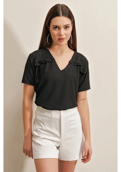 Kadın Siyah Oversize Fırfırlı V Yaka Örme Bluz HZL23S-BD104581