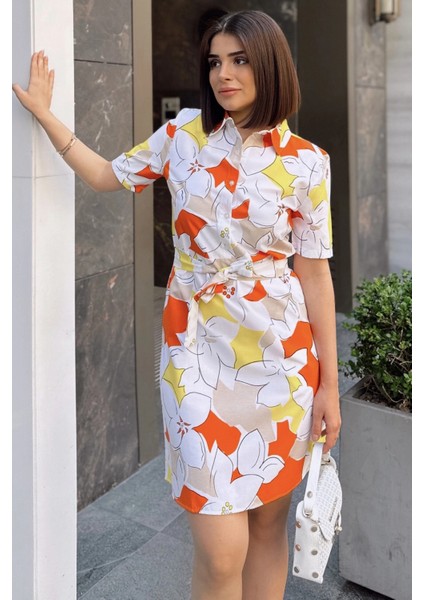 Turuncu & Beyaz Kısa Kol, Desenli Poplin Kumaş, Bele Oturan Kesim, Yarım Patlı, Kuşaklı Midi Elbise