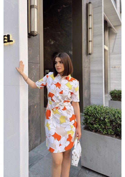 Turuncu & Beyaz Kısa Kol, Desenli Poplin Kumaş, Bele Oturan Kesim, Yarım Patlı, Kuşaklı Midi Elbise fırsatları