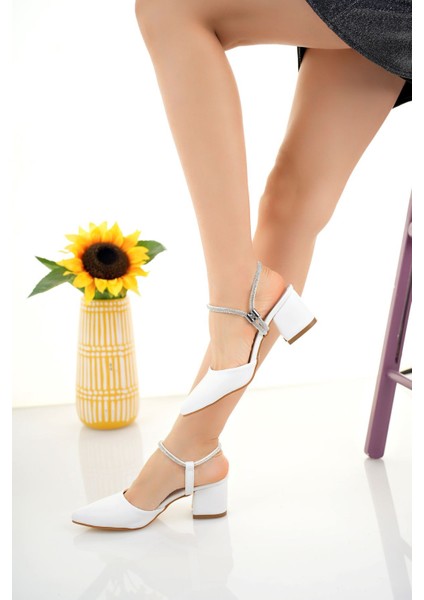 Sivri Kalıp Yanı Metal Taşlı Beyaz Kadın Stiletto modelleri