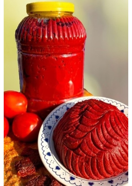 Az Yağlı Tohumsuz Yöresel Ev Yapımı Güneşte Kurutulmuş Domates Salçası