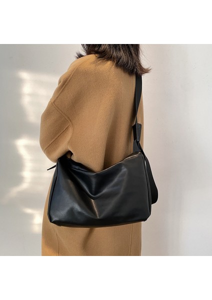 Büyük Kapasiteli Kadın Omuz Çantası (Yurt Dışından) fiyatları