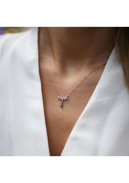 Pırlanta Baget ve Damla Taşlı Kolye