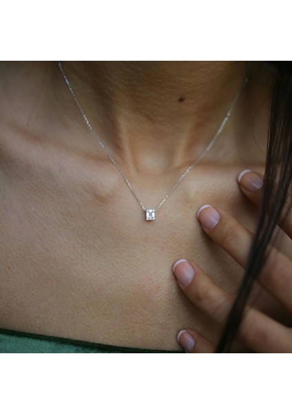 Pırlanta Baget Koronet Kolye