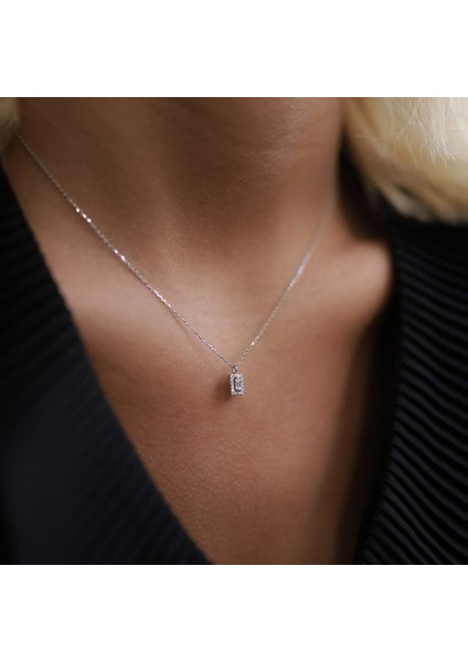 Pırlanta Tek Baget Kolye