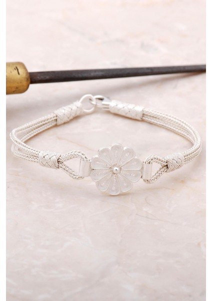 Kazaziye Işlemeli Telkari Papatya Gümüş Bileklik 3401