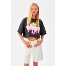 Nur Ozbey Önü Baskılı Crop Tshirt Gri