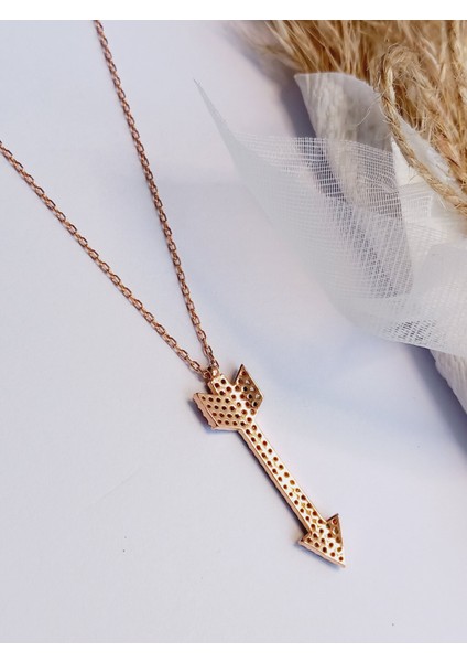 925 Ayar Gümüş Gold Renkli Zirkon Taşlı Ok Figürlü Trend Kadın Kolye Sevgililer Günü Hediye