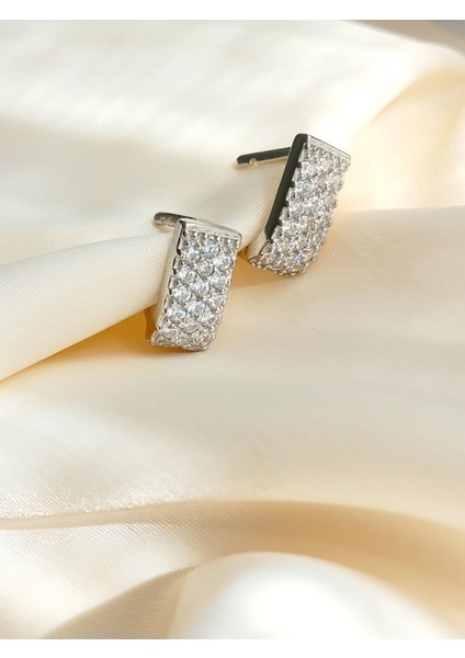 925 Ayar Gümüş Üç Sıra Su Yolu Zirkon Taşlı J Model Trend Kadın Küpe Yılbaşı Yeni Yıl Hediye