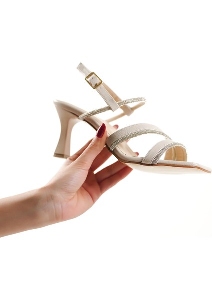 Kadın Ince Topuklu Sandalet TR150Y01C fiyatları