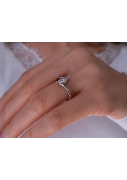 F Renk 0,70 Karat Markiz Kesim Pırlanta Görünümlü Tektaş Yüzük 0423R0157 fırsatları