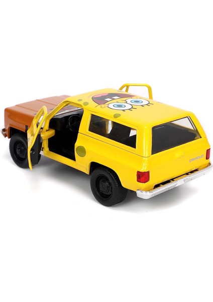1980 Chevy K5 Blazer Aracı ve Sponge Bob Figür, 13.5 Cm, Serbest Tekerlekli indirimleri