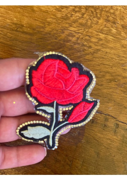 8x6 cm Ütü Ile Yapışan Zirkon Taşlı Kırmızı Gül Aplike Arma Yama Dikiş