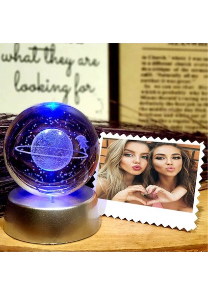 Satürn Çemberinde Yürüyen Kız Işıklı Cam Küre 8cm*6cm
