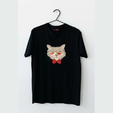 Mor Mürekkep Gözlüklü Kırmızı Papyonlu Kedi Tasarım Baskılı Kadın Tshirt