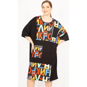 Kadın Siyah Büyük Beden Dijital Baskı Ve Süs Fermuar Detaylı Elbise 65N35841