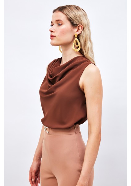Degaje Yaka Kolsuz Bluz - Kahve