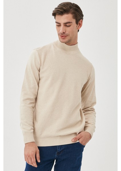 ALTINYILDIZ CLASSICS Erkek Bej Standart Fit Normal Kesim Yarım Balıkçı Yaka Pamuklu Triko Kazak